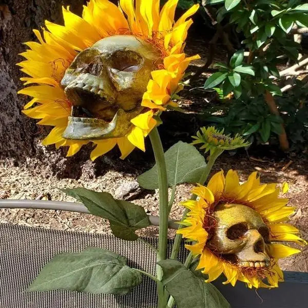 Artificial Sunflower Skull Garden Stake — Spooky Horror Halloween Yard Decoration & Skeleton Plant Lawn Ornament