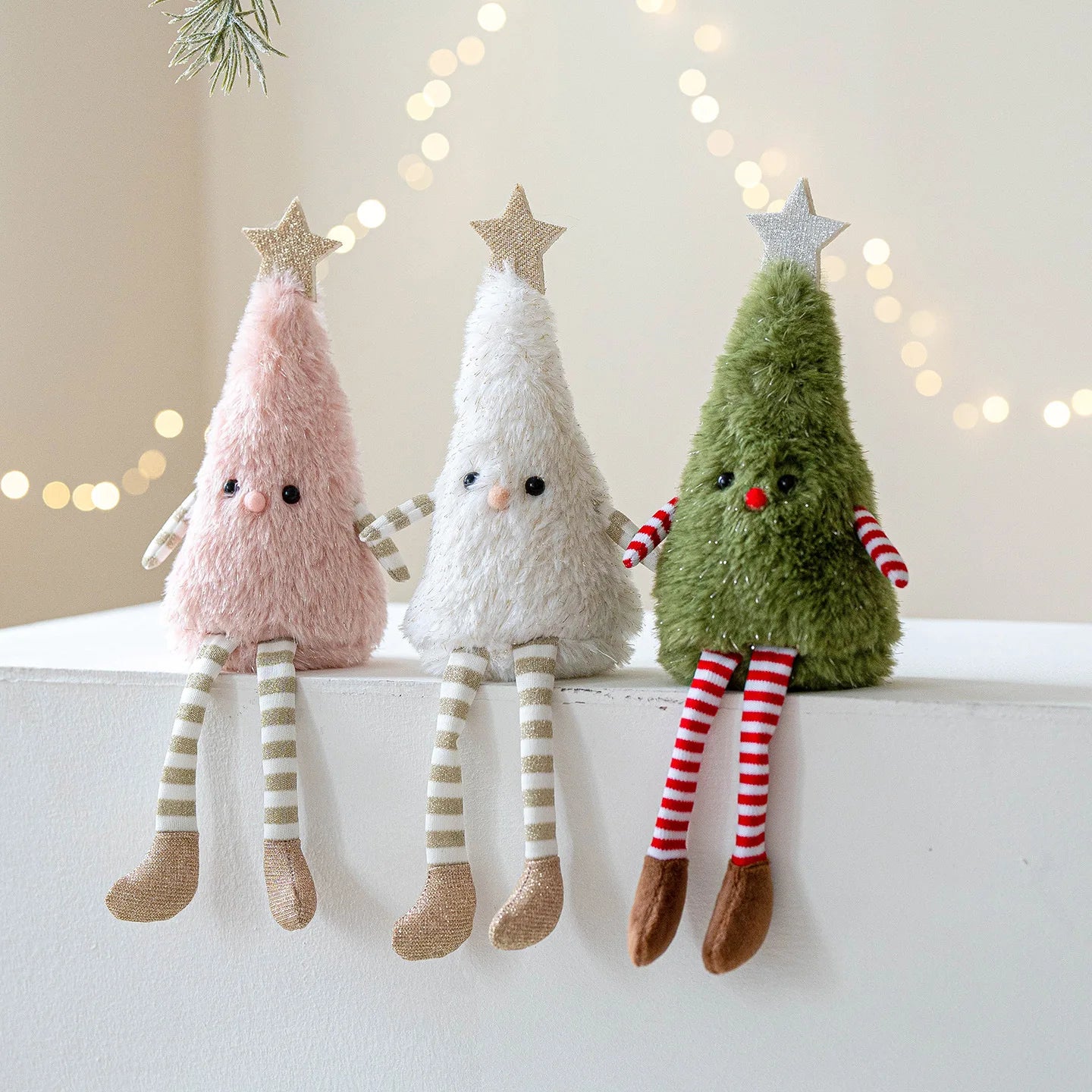 Cozy Holiday Plush Tree Shelf Sitter – Whimsical Christmas Tabletop Decor